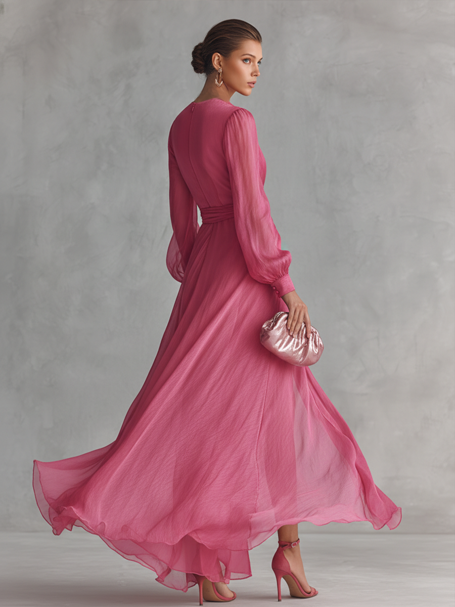 Elegante lange damesjurk in parelroze chiffon met V-hals en tailleband