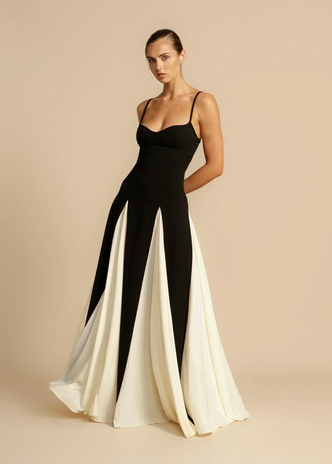 Oshrit™ | Elegante Maxi Jurk met Contrasterende Volants