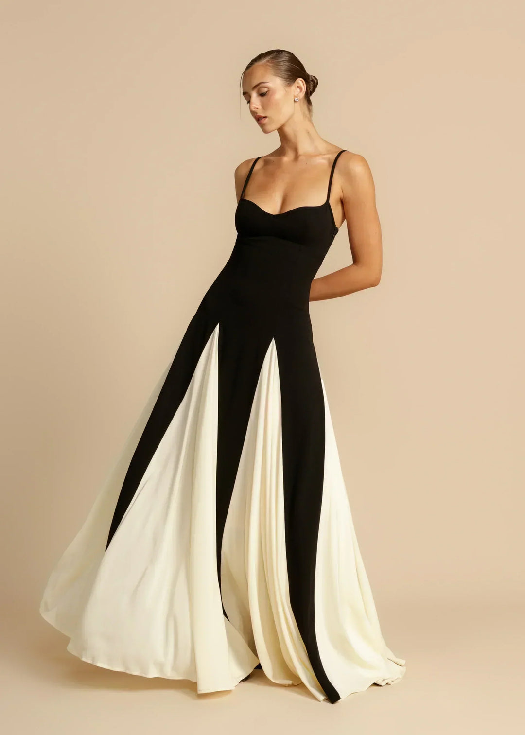 Oshrit™ | Elegante Maxi Jurk met Contrasterende Volants