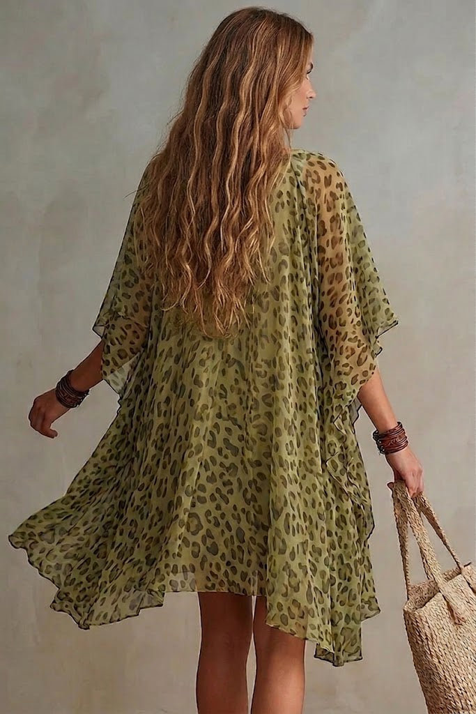 Bianca • Chiffon jurk met luipaardprint, ruime en vloeiende snit, V-hals