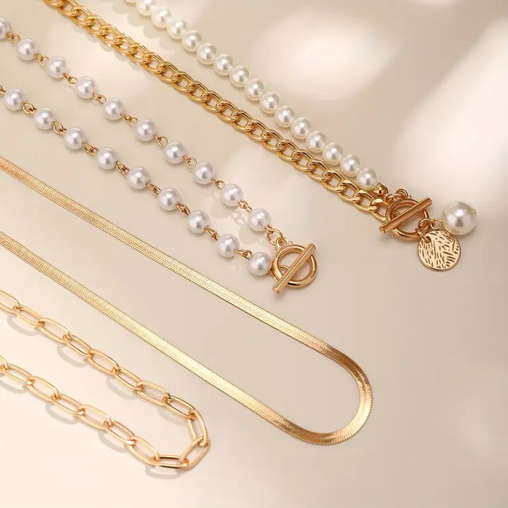 Vintage collier van parels en gouden kettingen