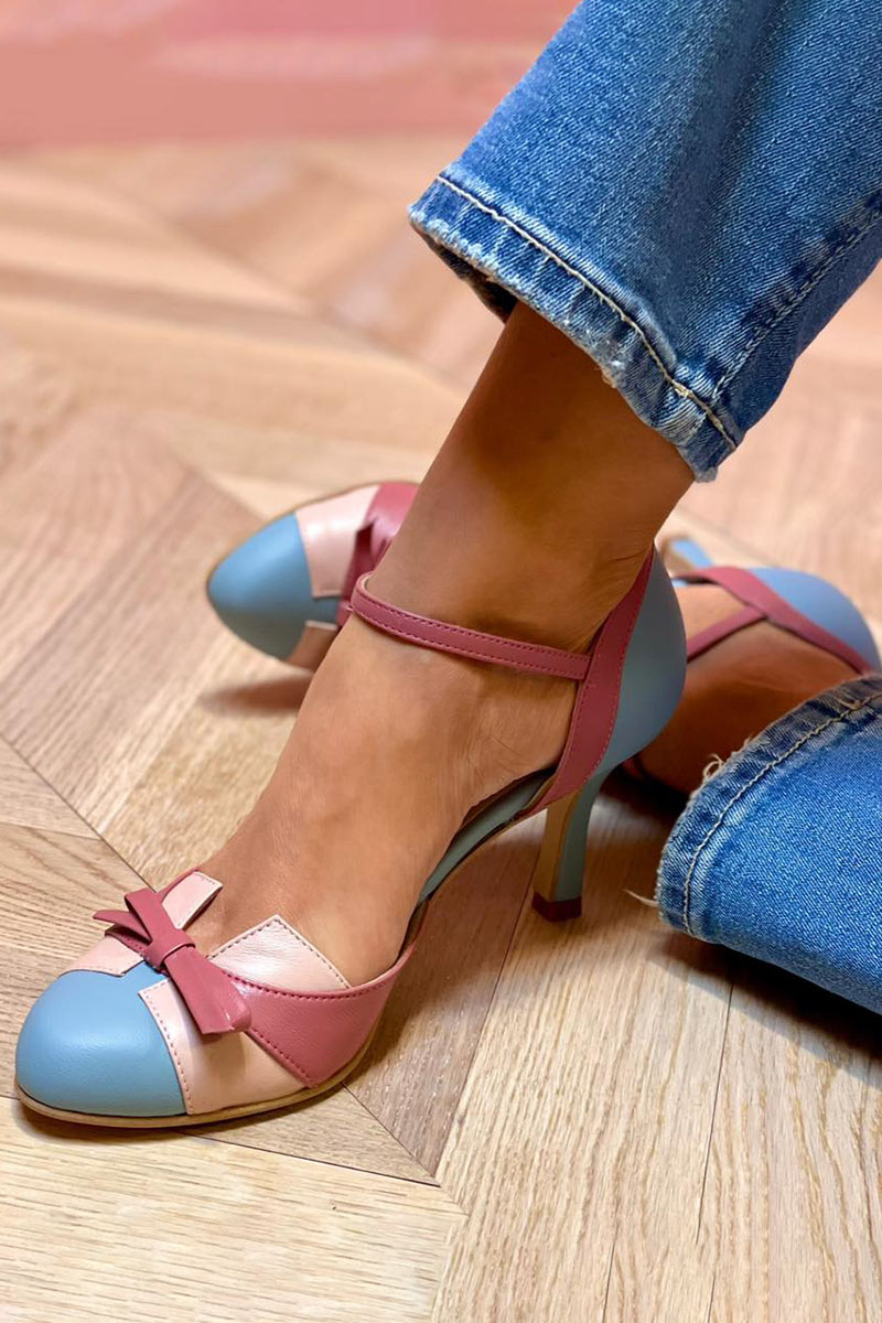 Bellarosa | Kleurrijke sandalen met knopen en bandjes, met ronde neus