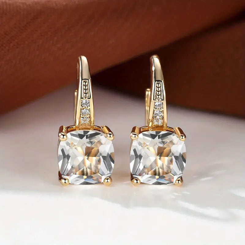 Gouden creolen met elegante mystieke stenen