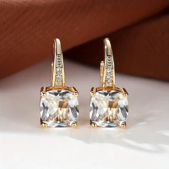 Gouden creolen met elegante mystieke stenen