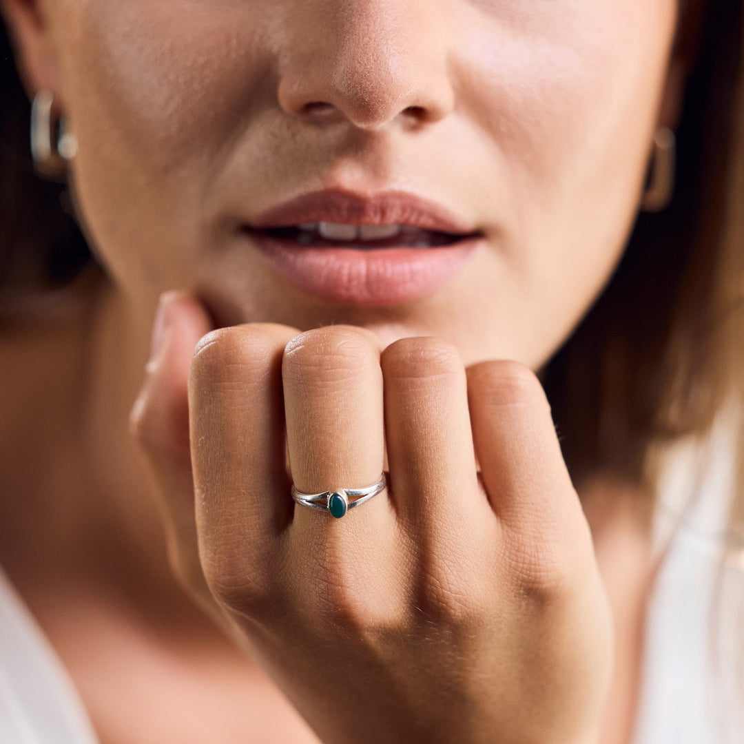 Kleine groene onyxring met ovale steen van 925 sterling zilver, handgemaakt