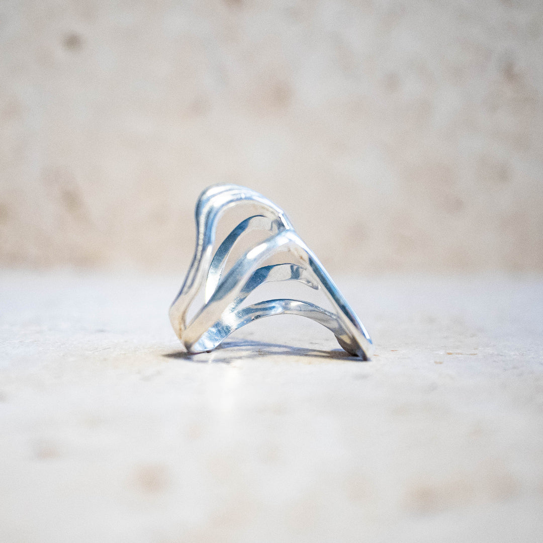 Asymmetrische zilveren ring van 925 sterling zilver – handgemaakt & massief