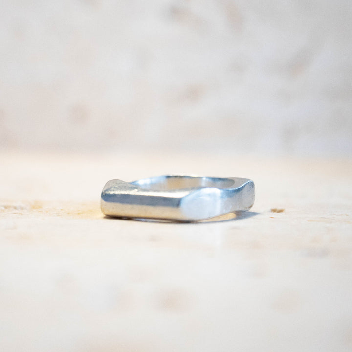 Asymmetrische Ring van massief 925 Sterling Zilver – handgemaakt
