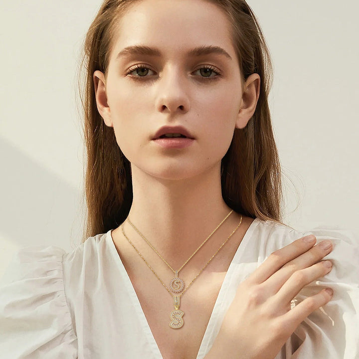 Elegante set van kettingen met initialen in pavé goud