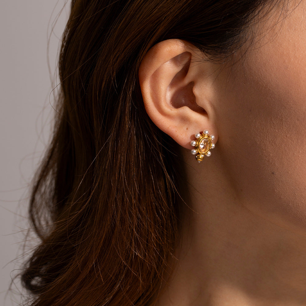 Elegante gouden oorbellen met parel