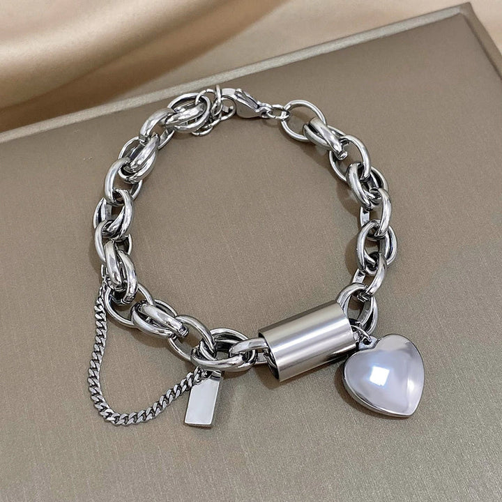 Elegante gouden armband in de vorm van een hart, dik