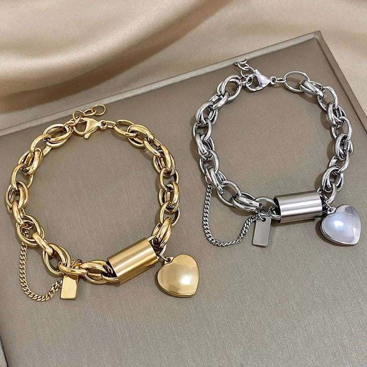 Elegante gouden armband in de vorm van een hart, dik