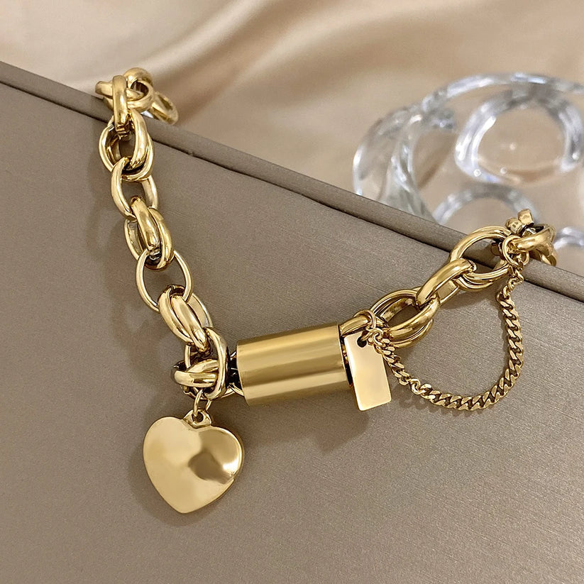 Elegante gouden armband in de vorm van een hart, dik