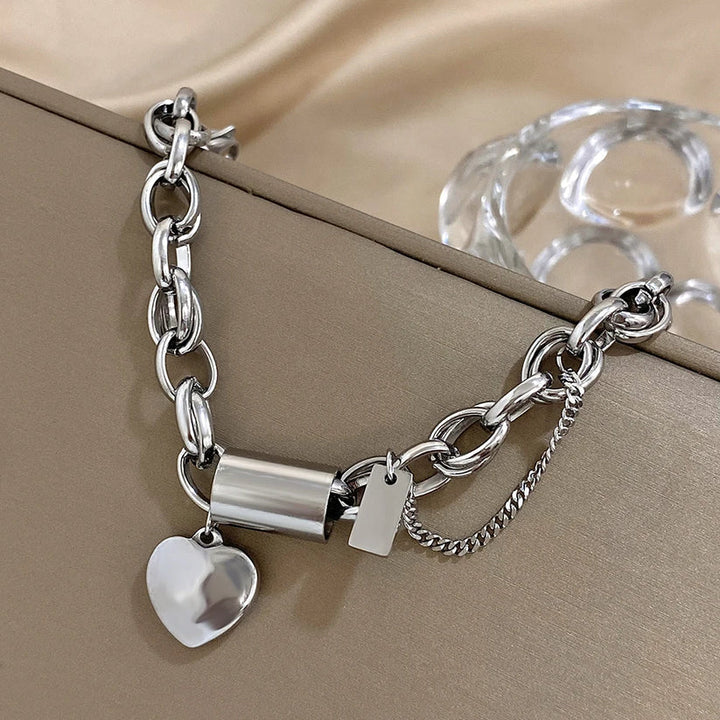 Elegante gouden armband in de vorm van een hart, dik