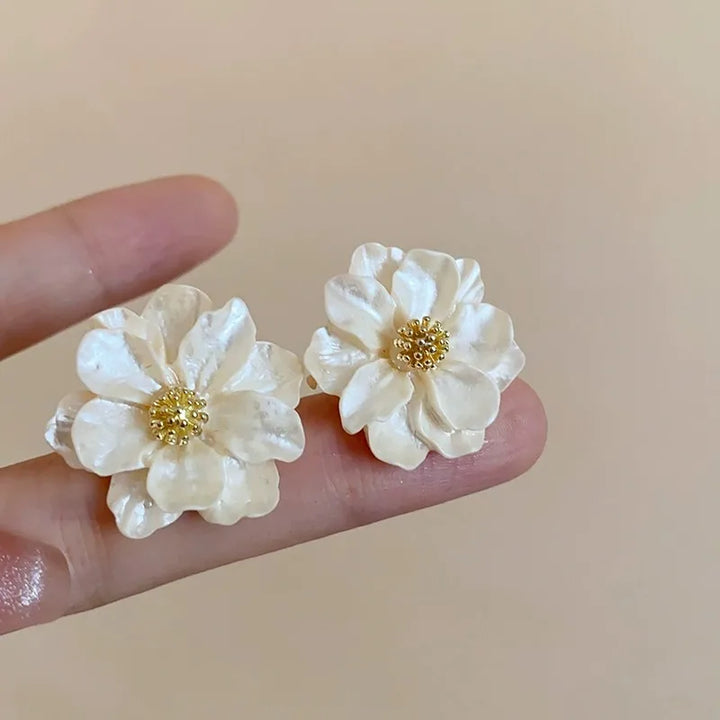 Chique witte acryl oorbellen