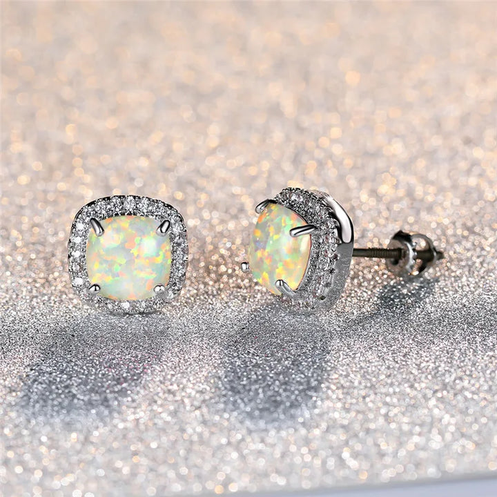 Elegante Zilveren Oorbellen met Witte Vuuropaal