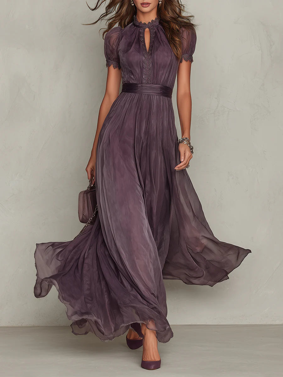 Flavia - Lange paarse jurk met sleufhals, chiffon kanten rand
