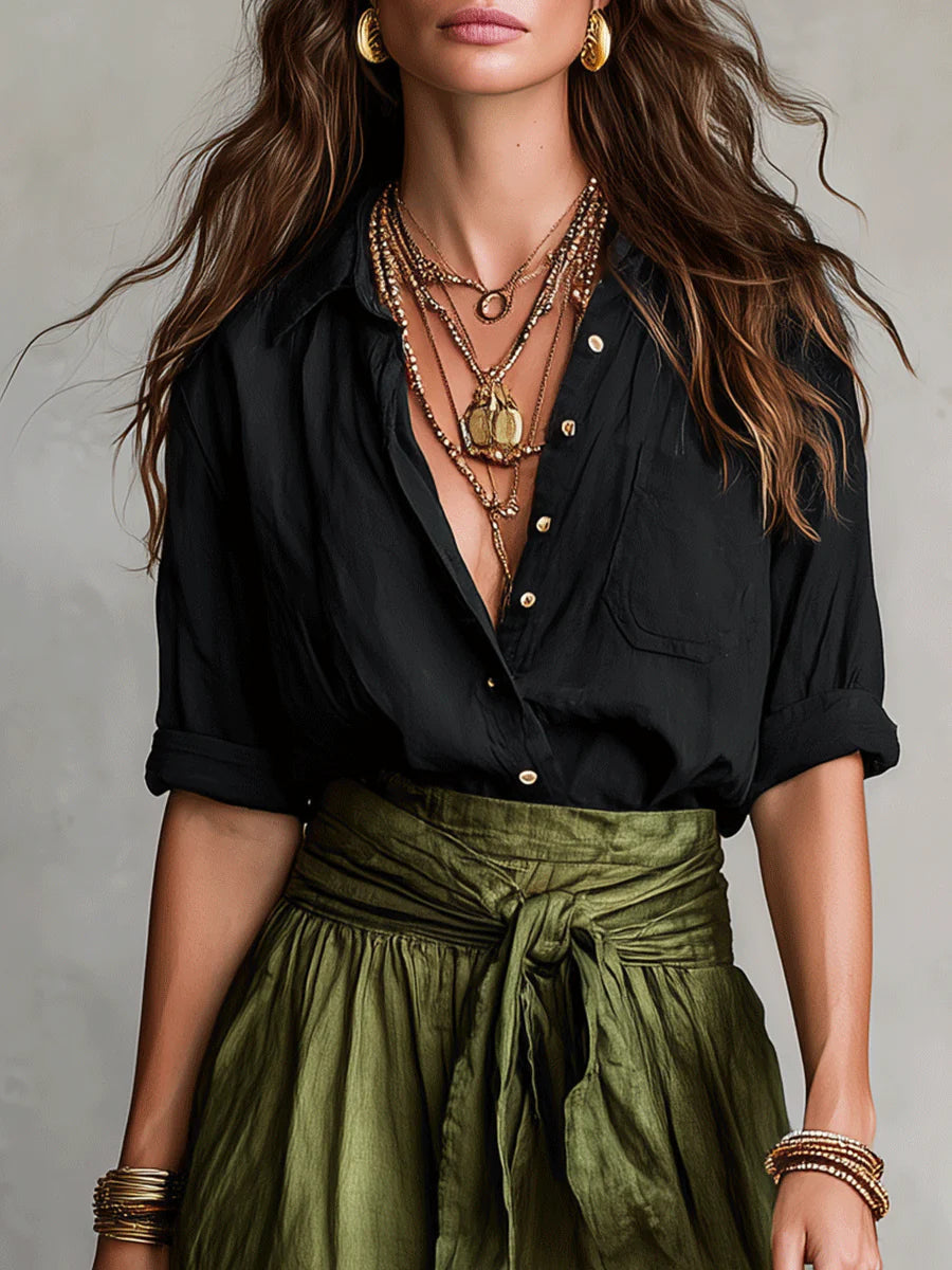 Vera™ | Tweedelige set: zwarte t-shirt en olijfgroene midi-rok