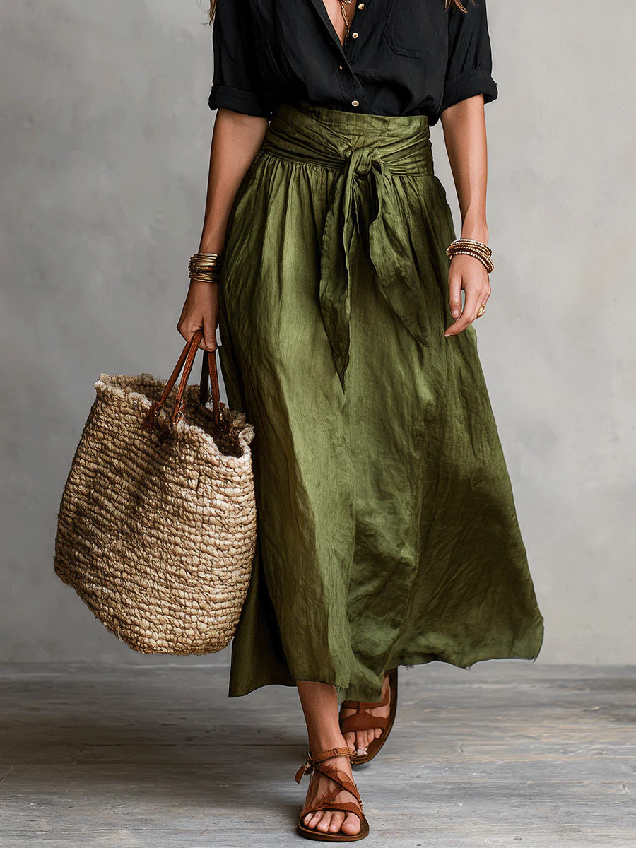 Vera™ | Tweedelige set: zwarte t-shirt en olijfgroene midi-rok
