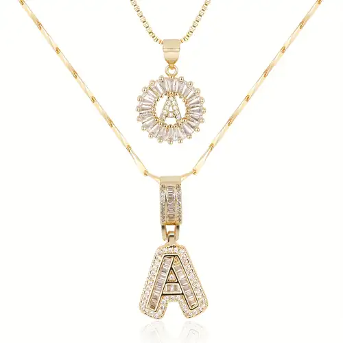 Elegante set van kettingen met initialen in pavé goud