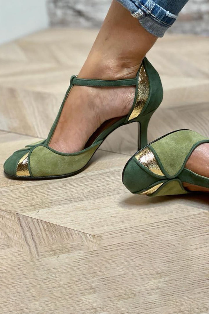 Taviana | Glanzende schoenen met T-banden en gesloten neus
