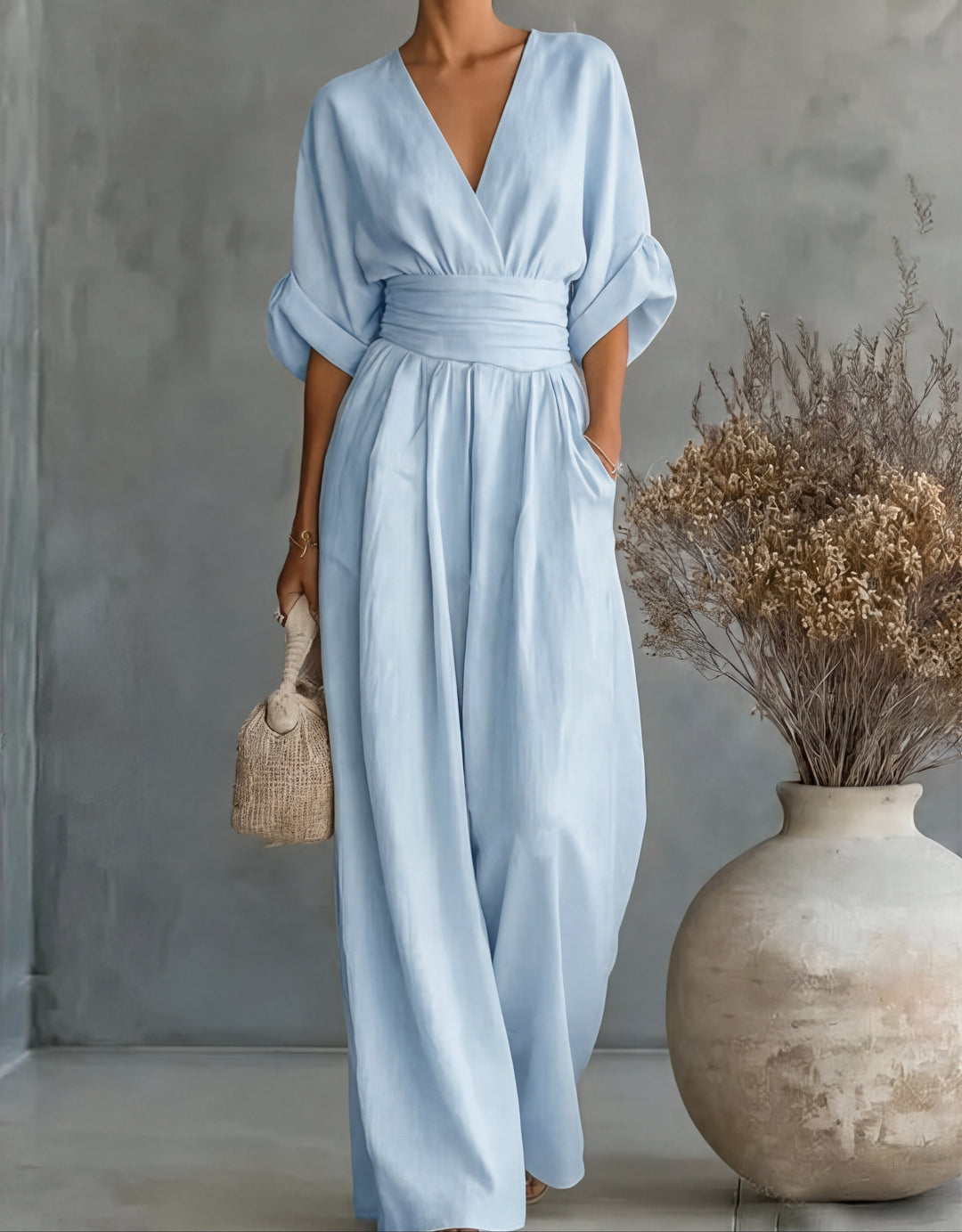 Daniela - Elegante mono met V-hals en brede pijpen