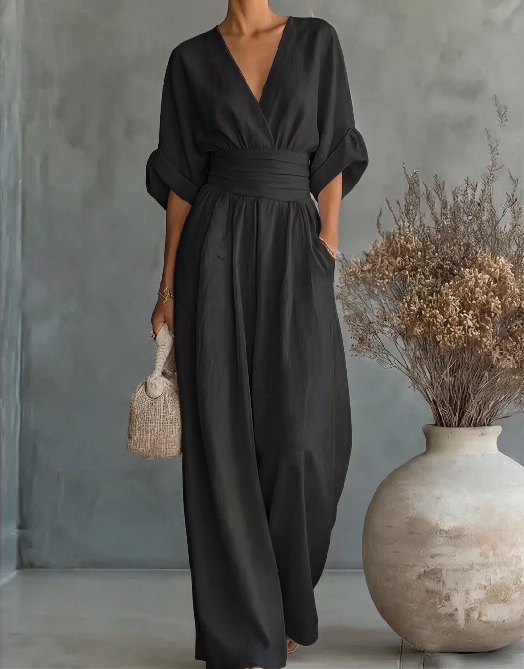 Daniela - Elegante mono met V-hals en brede pijpen