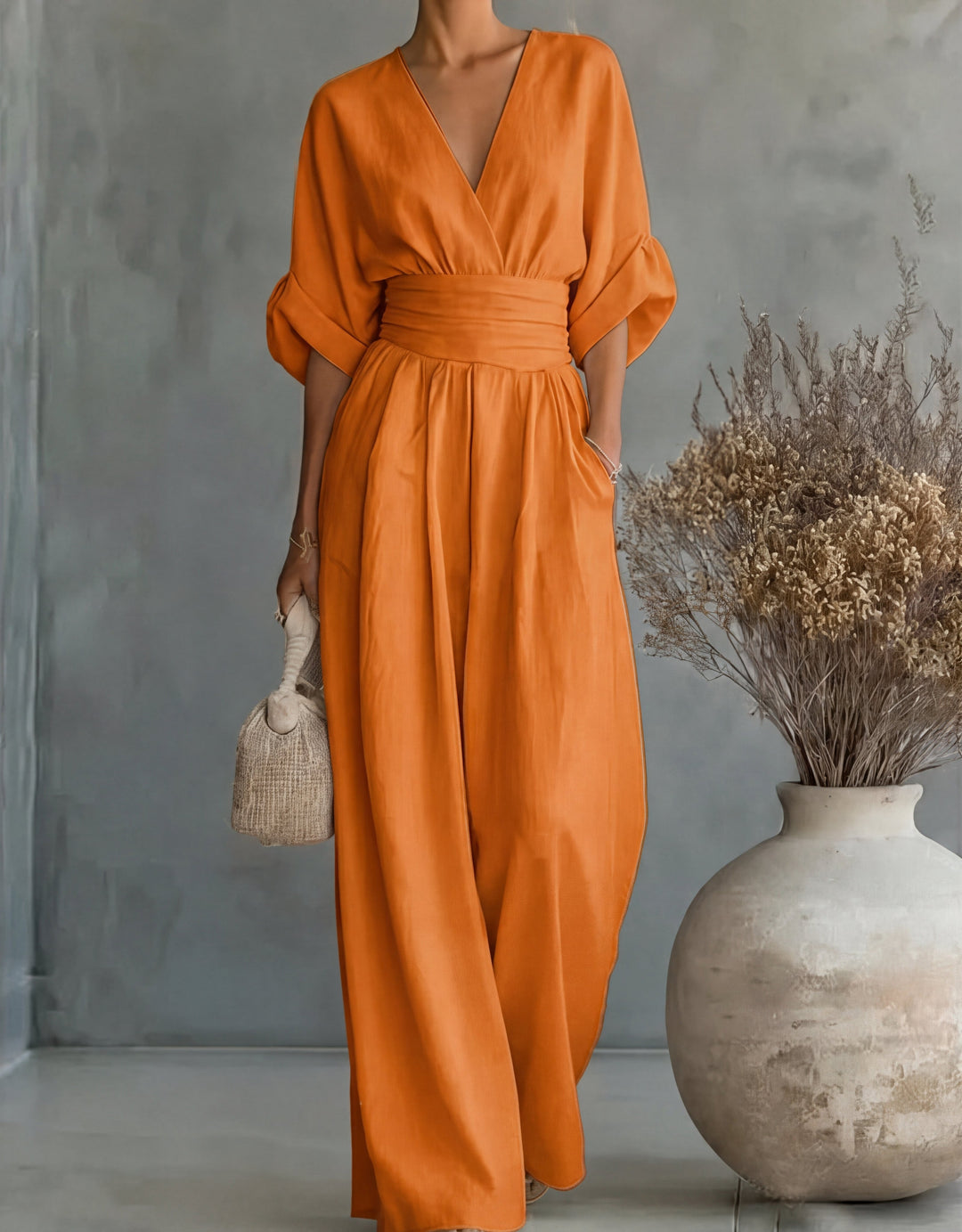 Daniela - Elegante mono met V-hals en brede pijpen