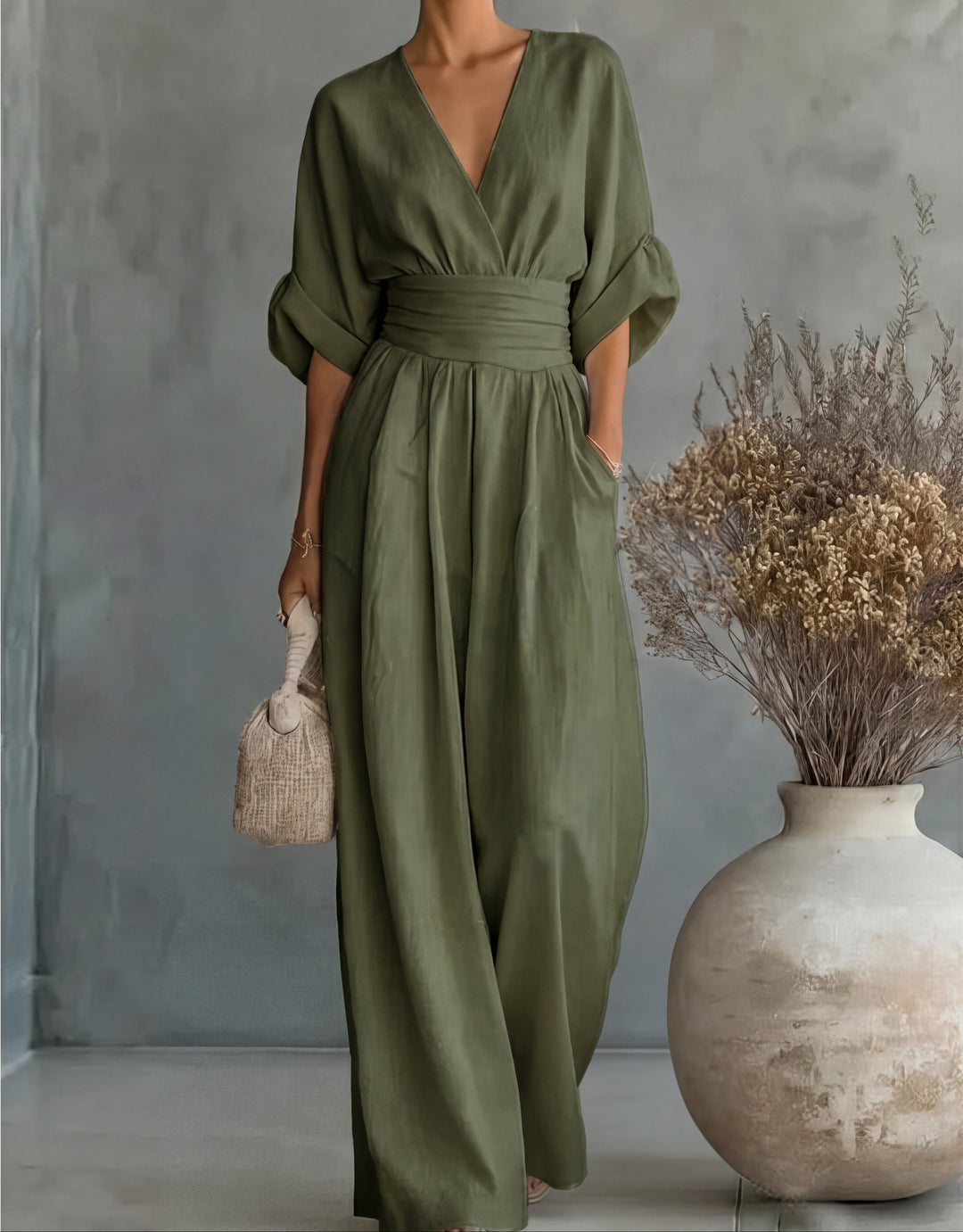 Daniela - Elegante mono met V-hals en brede pijpen