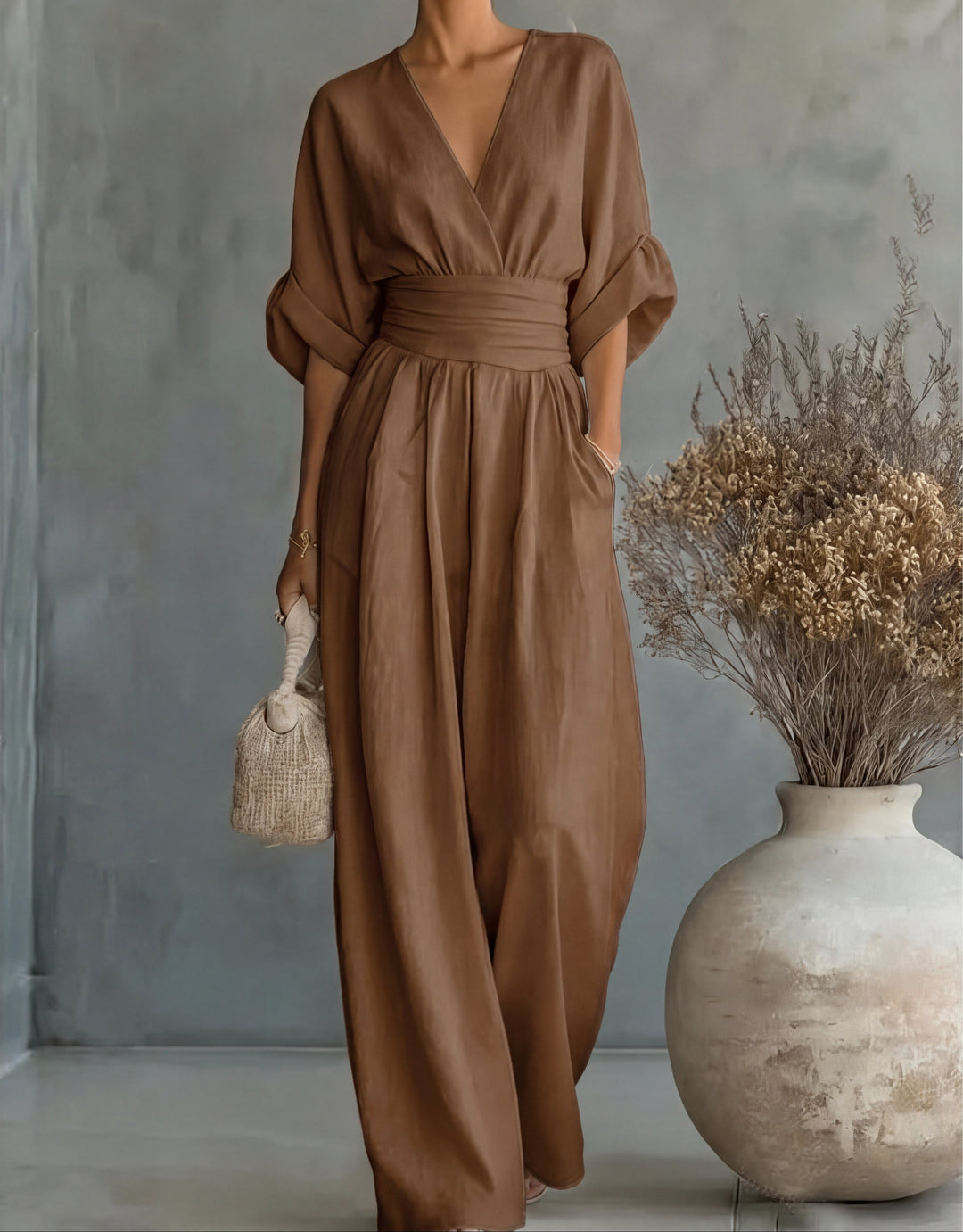 Daniela - Elegante mono met V-hals en brede pijpen