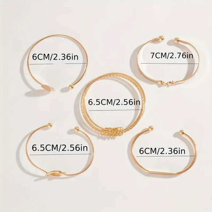 Elegant, knotted and sophisticated gold bracelet set