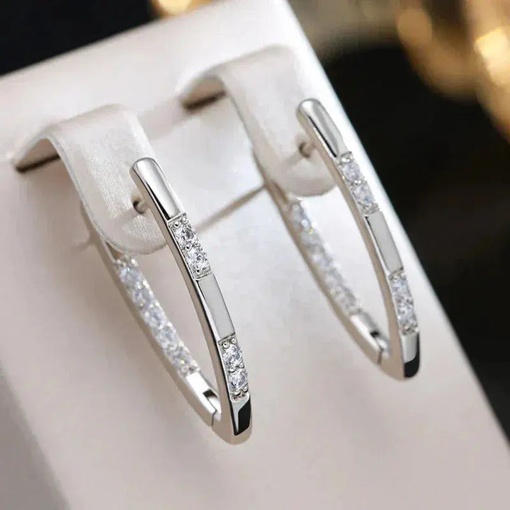 Verfijnde oorbellen met zirconia stenen