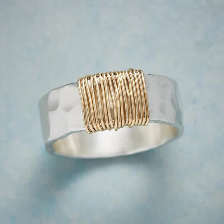 Vintage gouden ring met zilveren draden