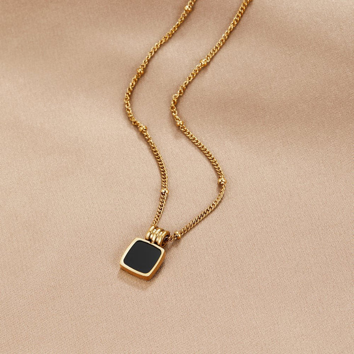 Collier Lucia met zwarte hanger