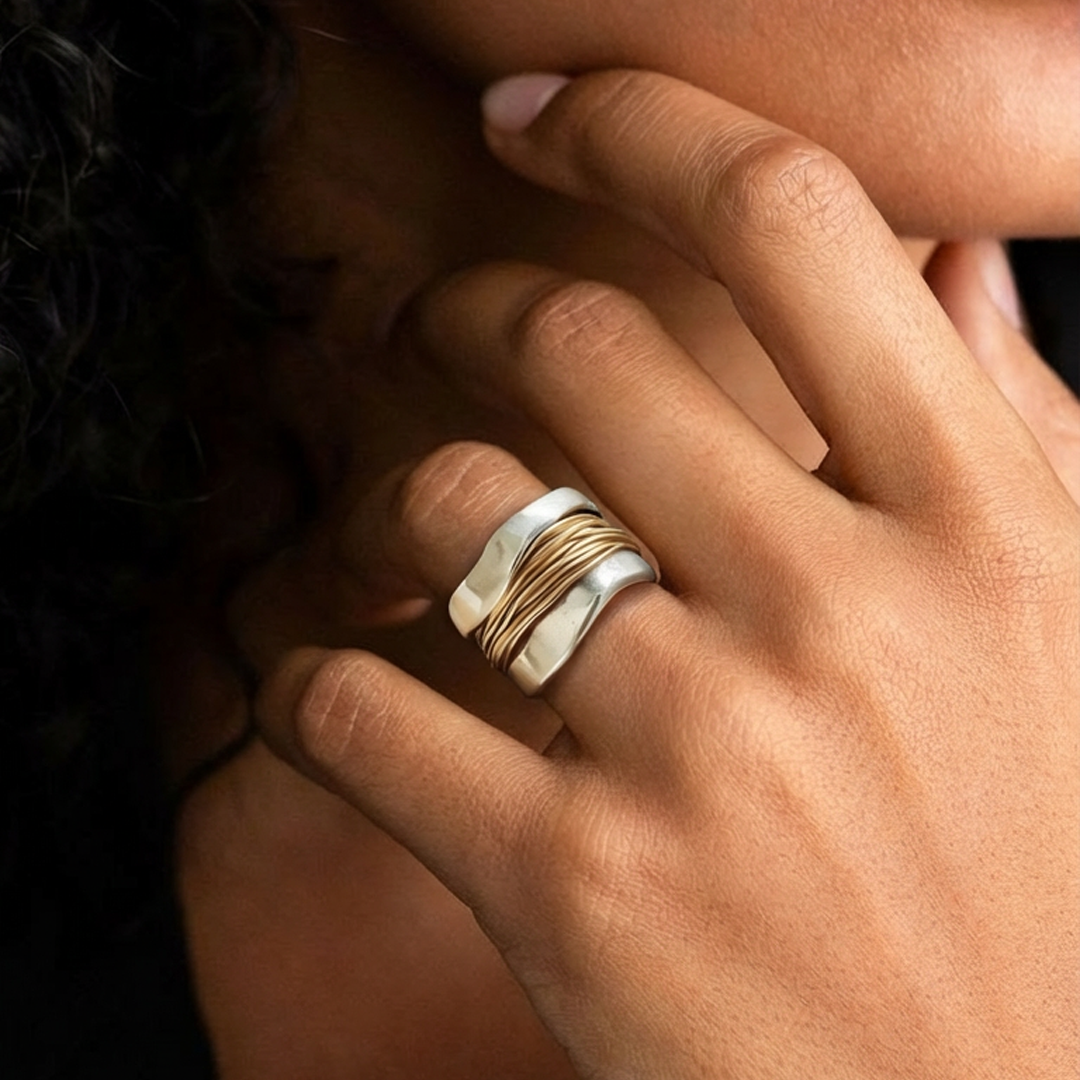 Intrecciato - Zilveren ring met gouden draad