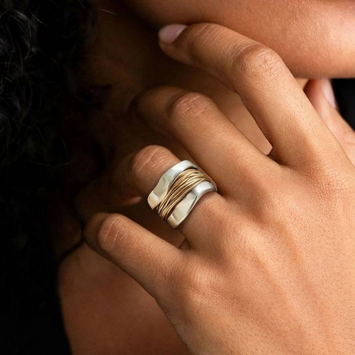 Intrecciato - Zilveren ring met gouden draad